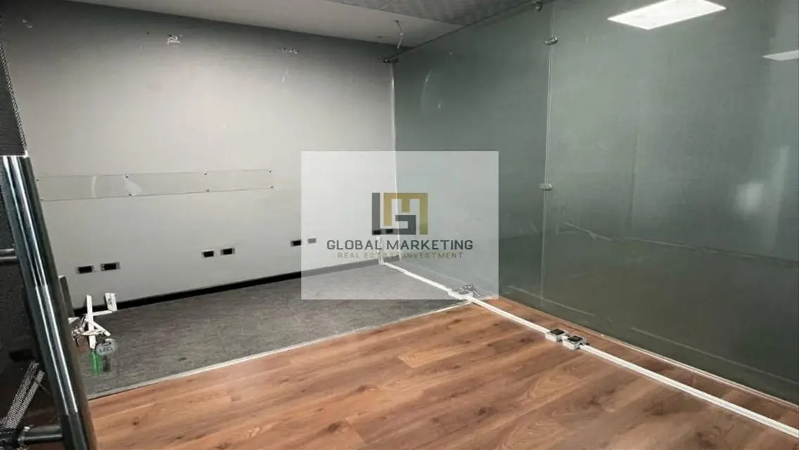 Ground floor Office 340m in 90th St Direct