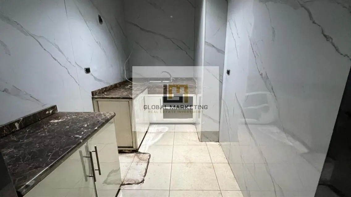 Ground floor Office 340m in 90th St Direct