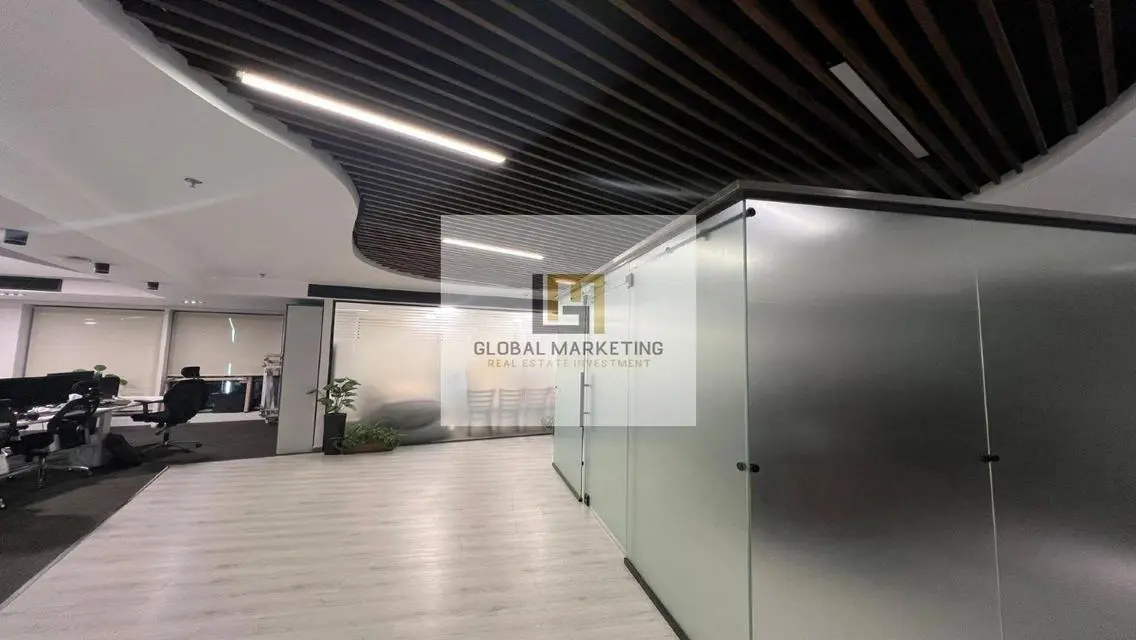 Office 550 sqm ground floor for rent in 90th St