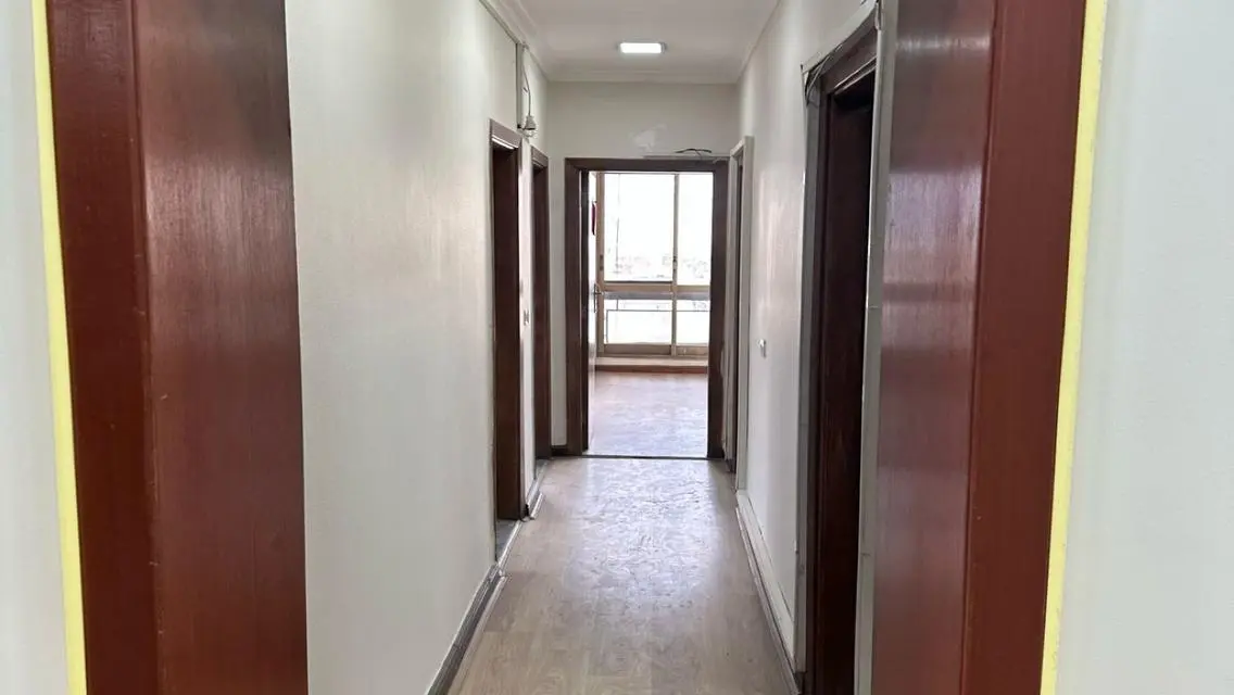 شقة للبيع في الزمالك القبلية.