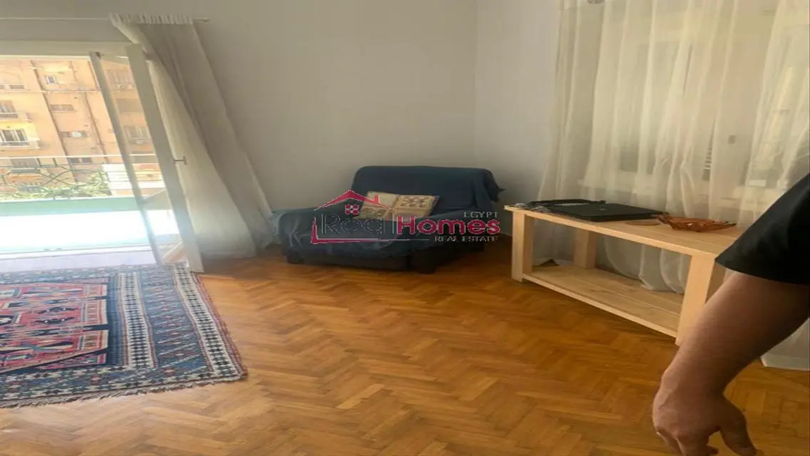 High ceiling apartment with terrace for rent