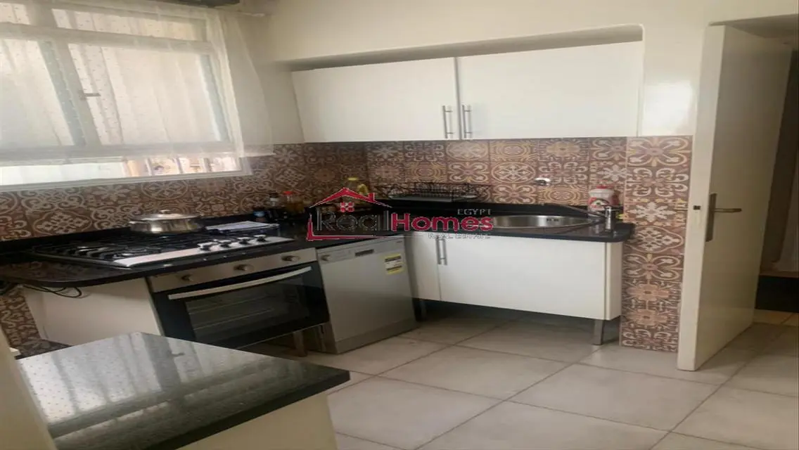 High ceiling apartment with terrace for rent