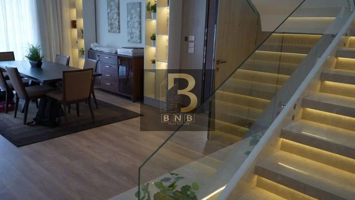 Furnished penthouse (private pool) view Lakes