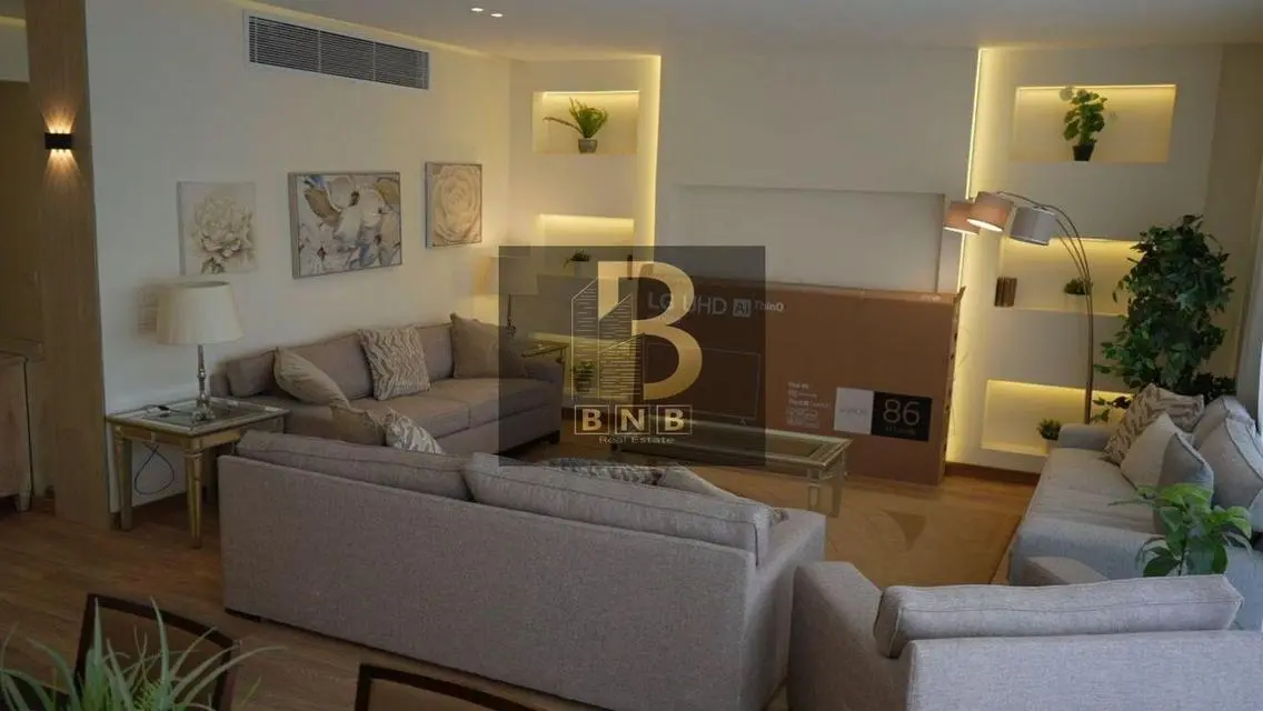 Furnished penthouse (private pool) view Lakes