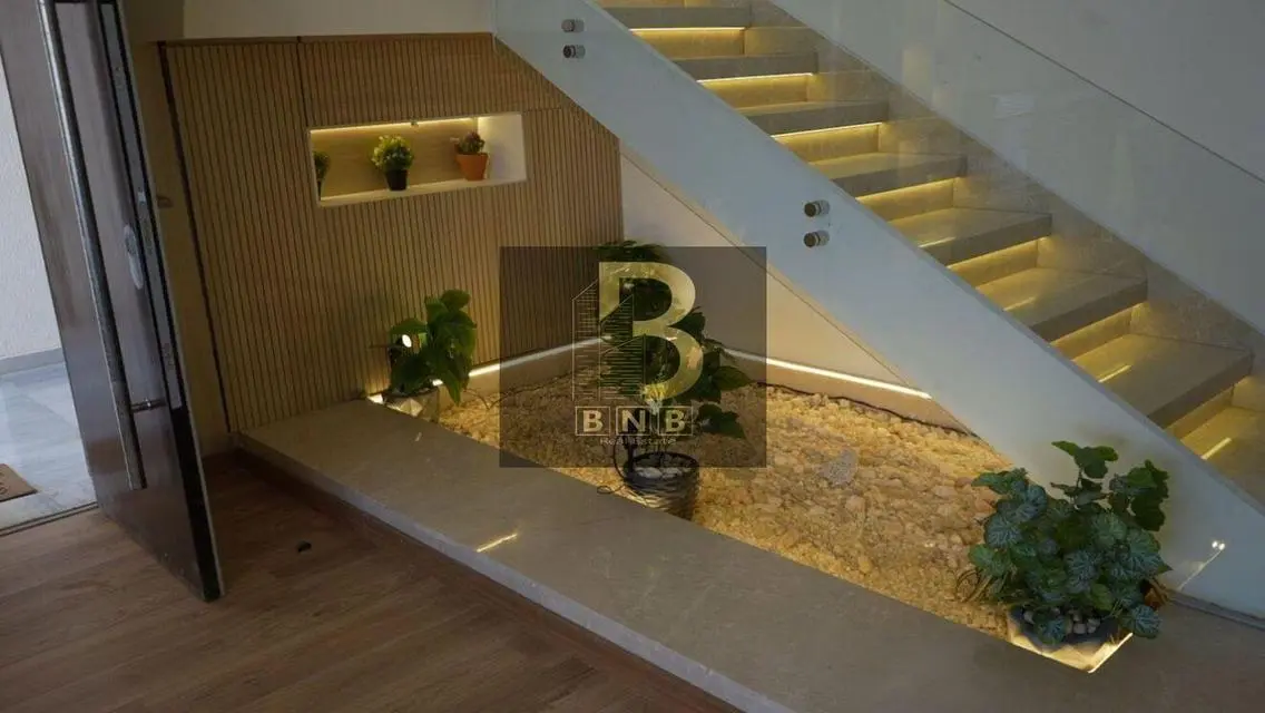 Furnished penthouse (private pool) view Lakes