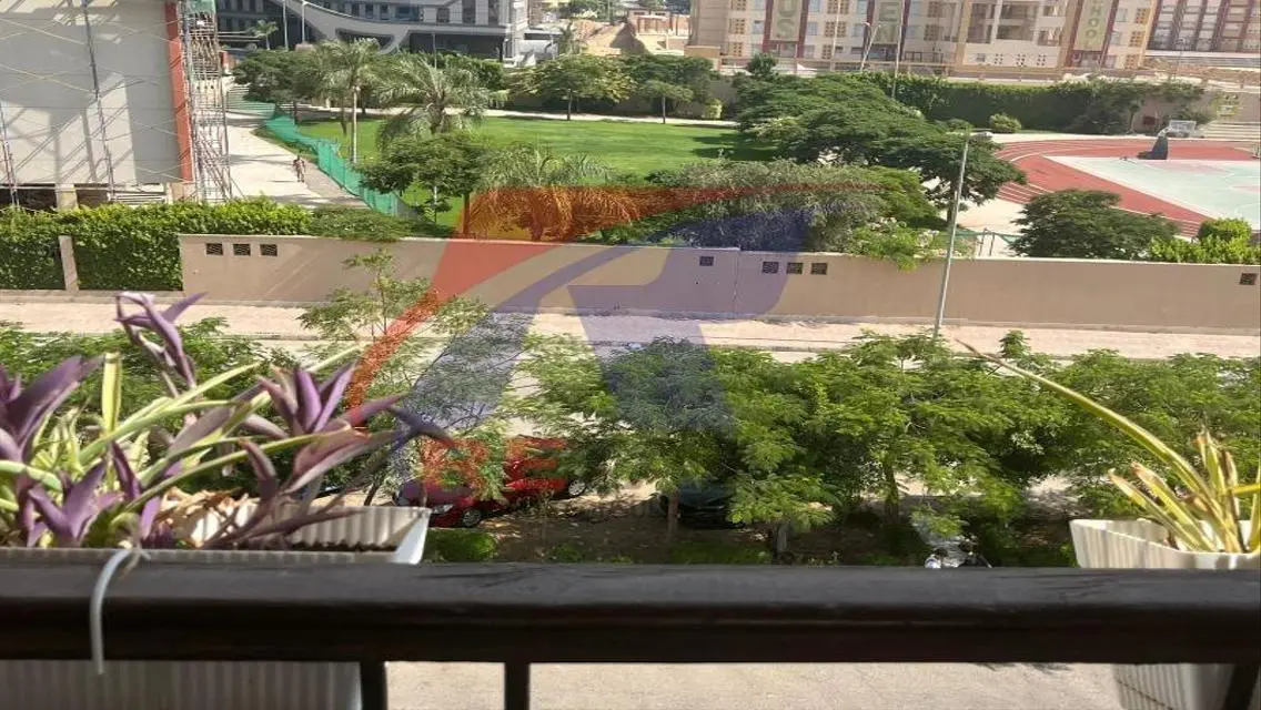 شقة لقطة للبيع فيو مفتوح جنوب الاكاديميه التجمع  .