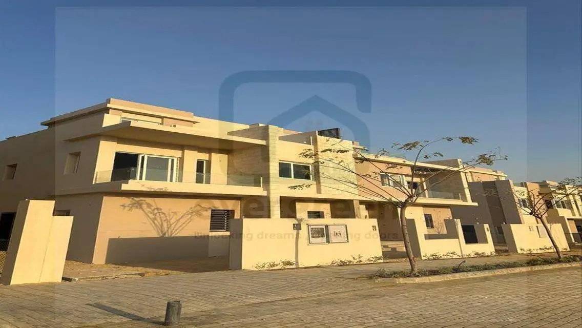 Unique Town House 208 m ReadyToMove in Tawny 10%DP