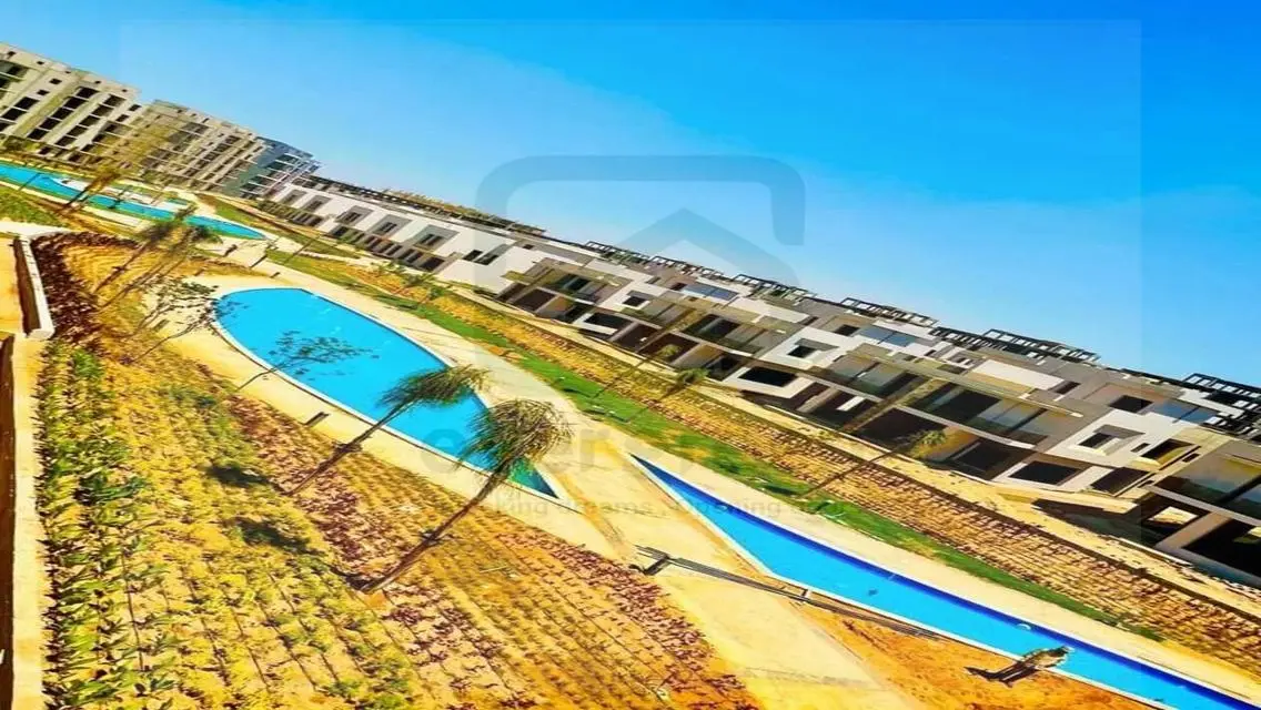 شقة مميزة استلام سنة بمقدم 5% و قسط على 10 سنين