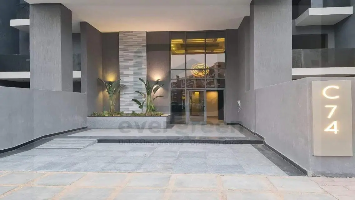 شقة مميزة استلام سنة بمقدم 5% و قسط على 10 سنين