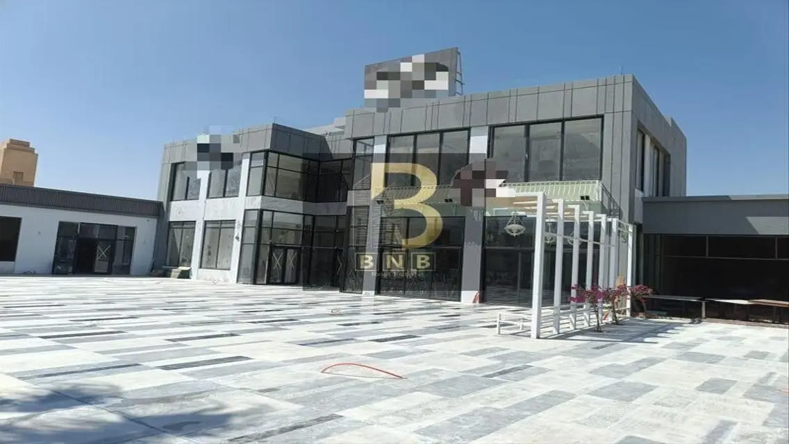 مطعم للايجار ع التسعين ب التجمع الخامس