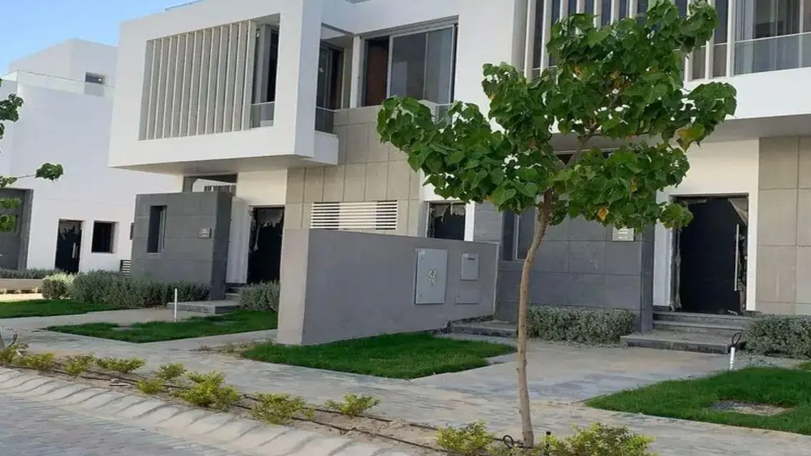 توين هاوس في جولز بجوار نيو جيزة بسعر مميز
