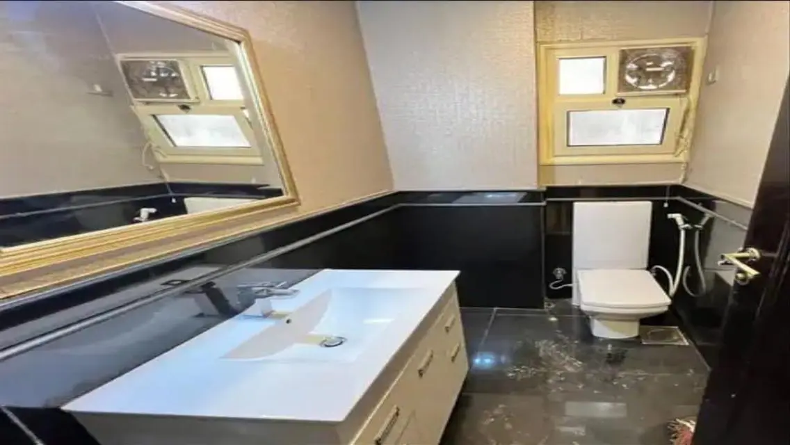 مقر إداري 350م دور اول للإيجار في المهندسين