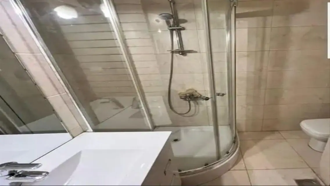 مقر إداري 350م دور اول للإيجار في المهندسين