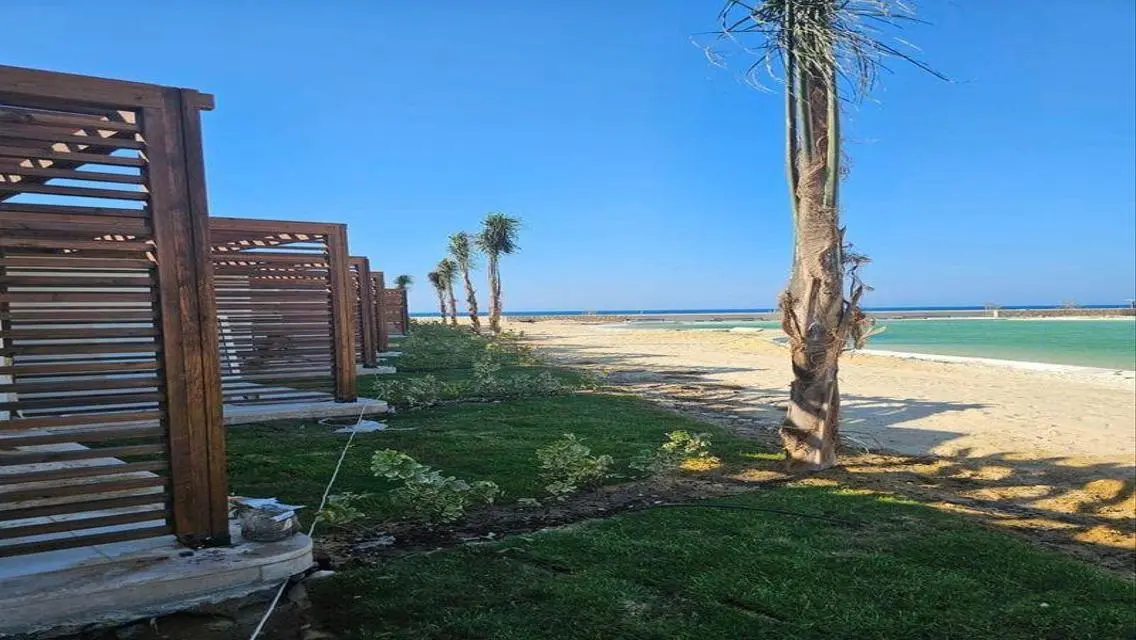 شالية للبيع في هاسيندا ويست متشطب وفيو علي البحر