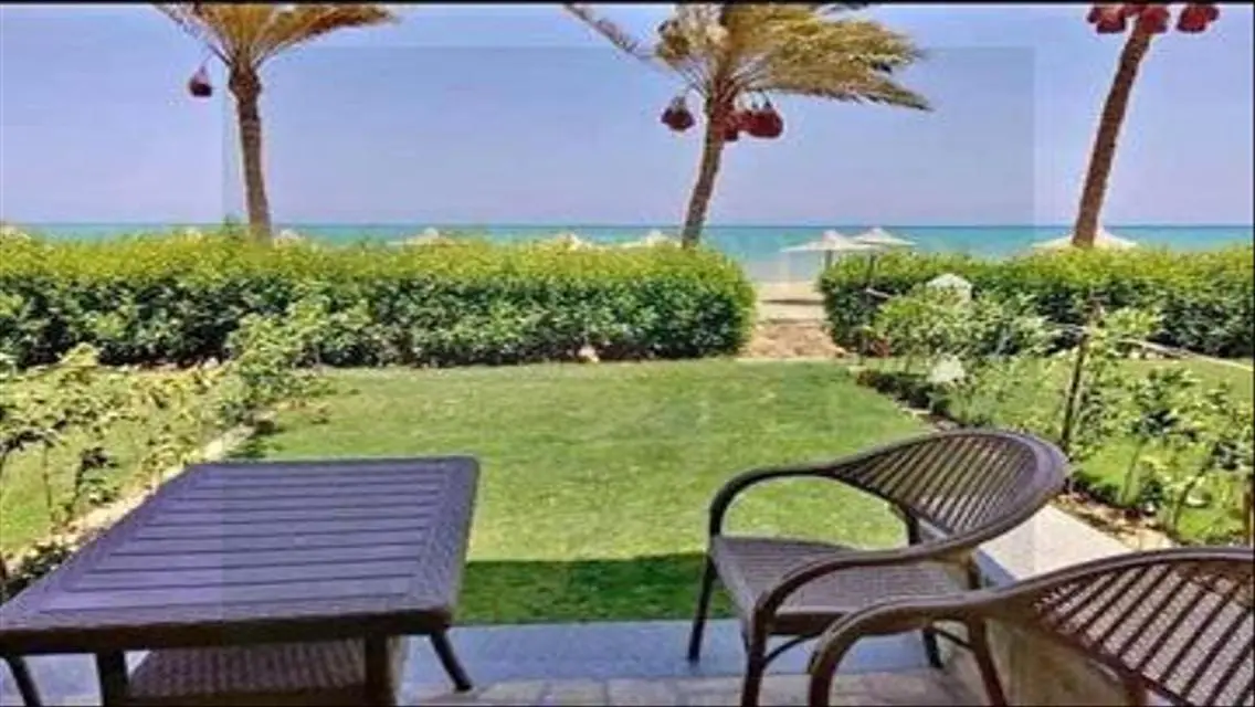 شاليه للبيع ارضي بجاردن متشطب فيو بحر بتلال السخنه