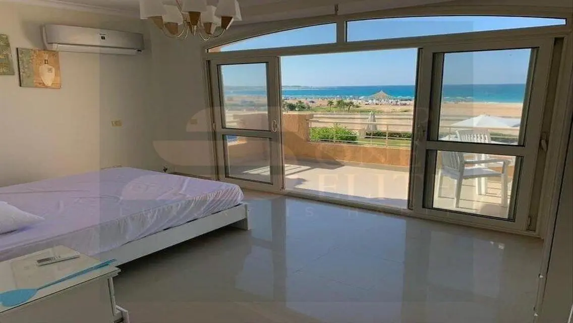 شاليه للبيع ارضي بجاردن متشطب فيو بحر بتلال السخنه