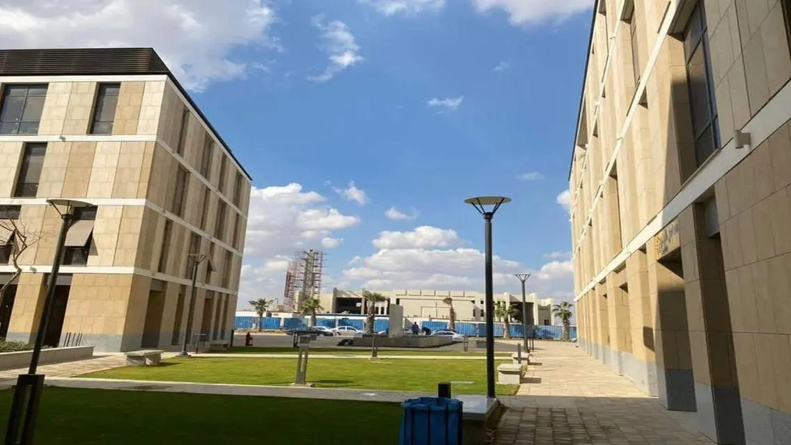 عيادة متشطبة بالتكييفات فى ويست ميدكال من سوديك