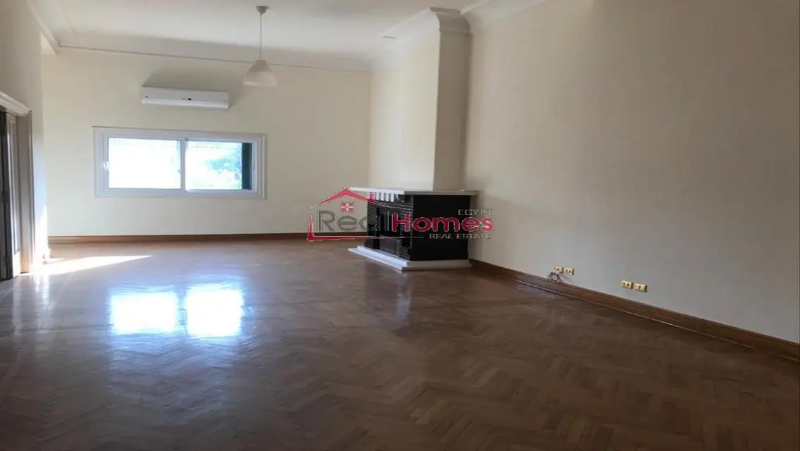 Newly renovated apartment in High ceiling building