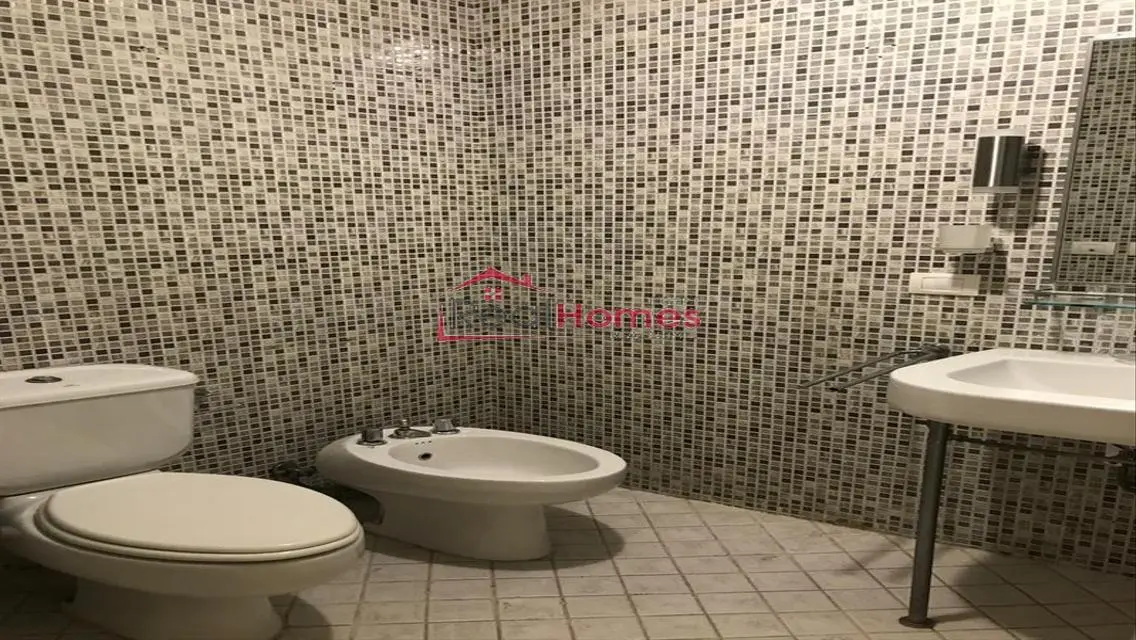 Newly renovated apartment in High ceiling building