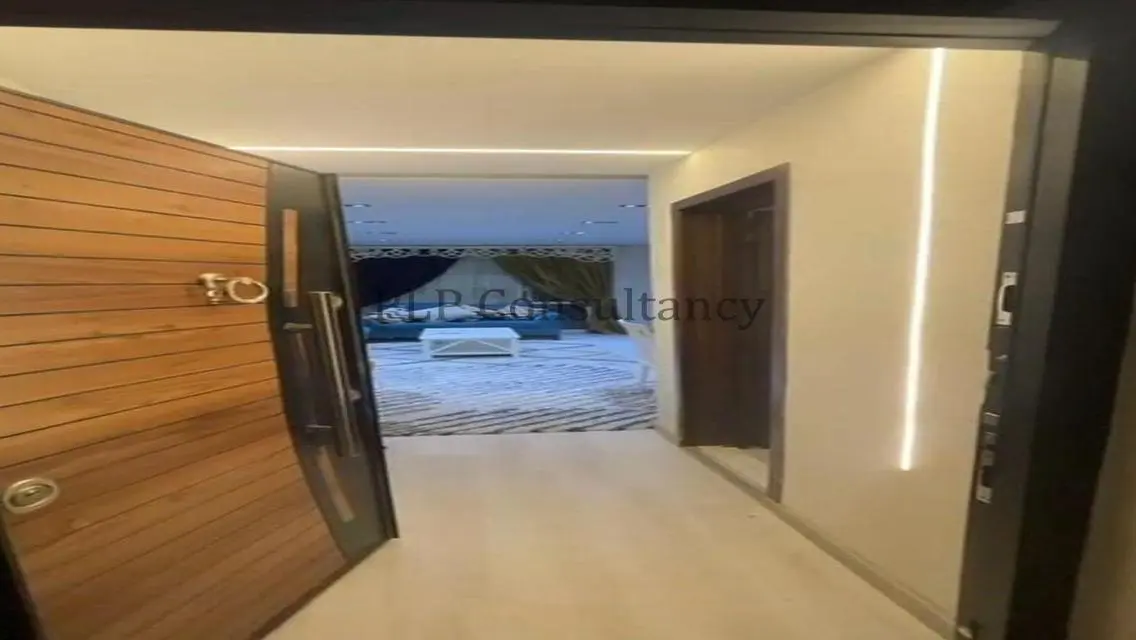 شقه للبيع فوري متشطبه بالكامل في مدينتى بسعر مميز