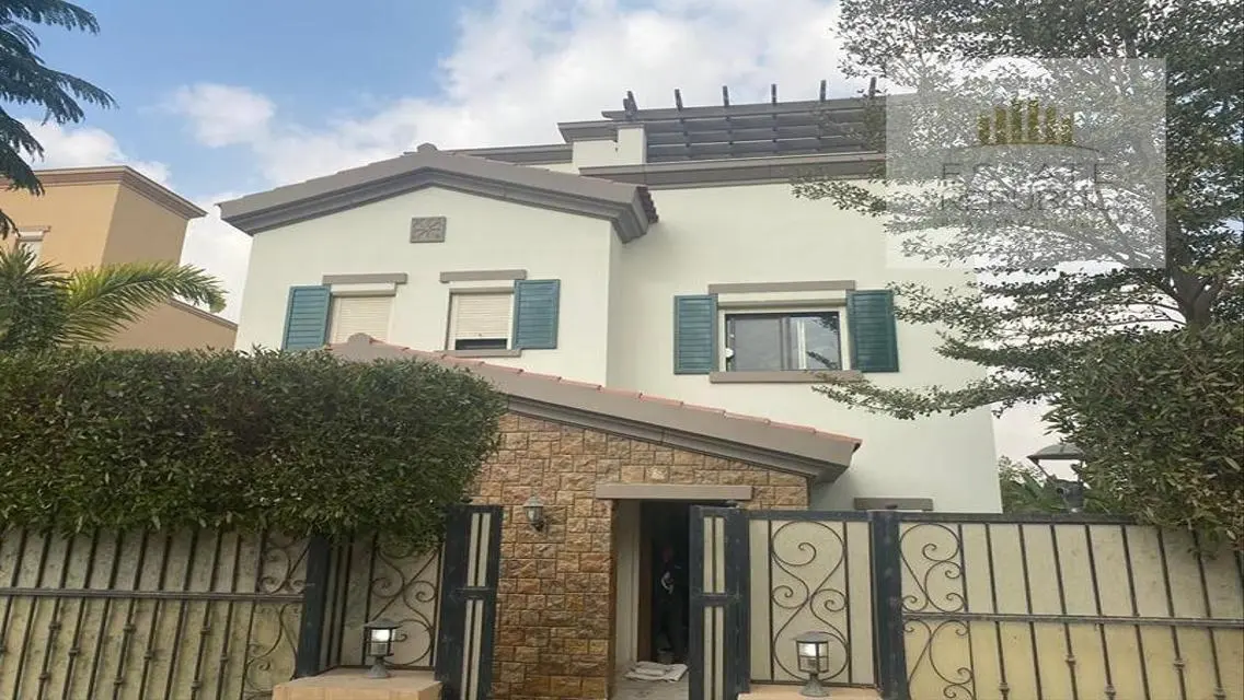 Stunning Villa for Sale with Lake View