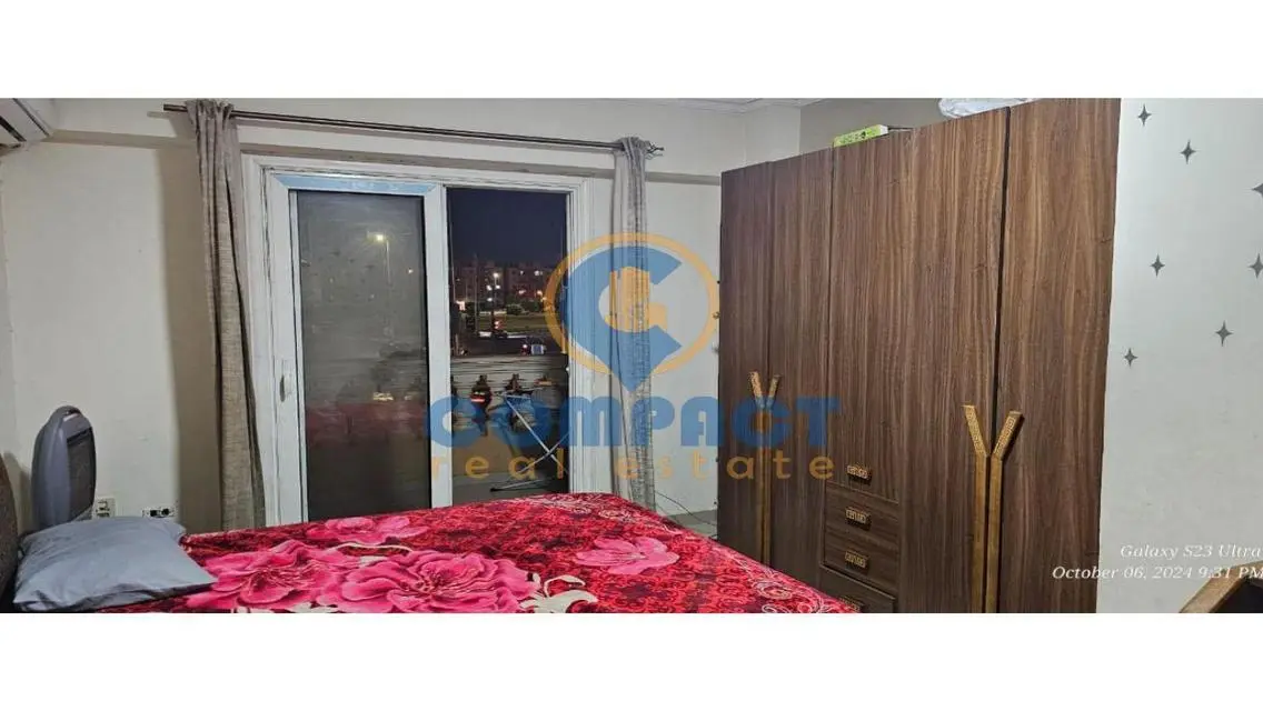 لوكيشن مميز وفيو رائع ع شارع رئيسي تشطيب سوبر لوكس