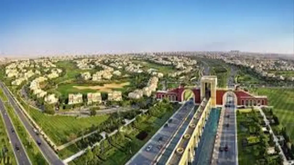 شقه للايجار في مدينتي 200م علي وايد جاردن