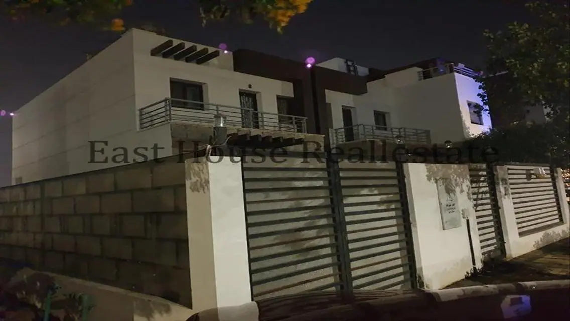 فيلا مفروش للايجار بكمبوند هايد بارك اول سكن مودرن