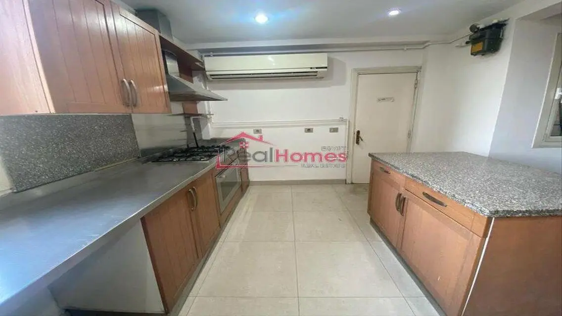 Bright high end finishing office for rent
