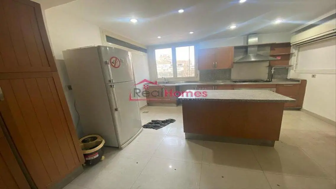 Bright high end finishing office for rent