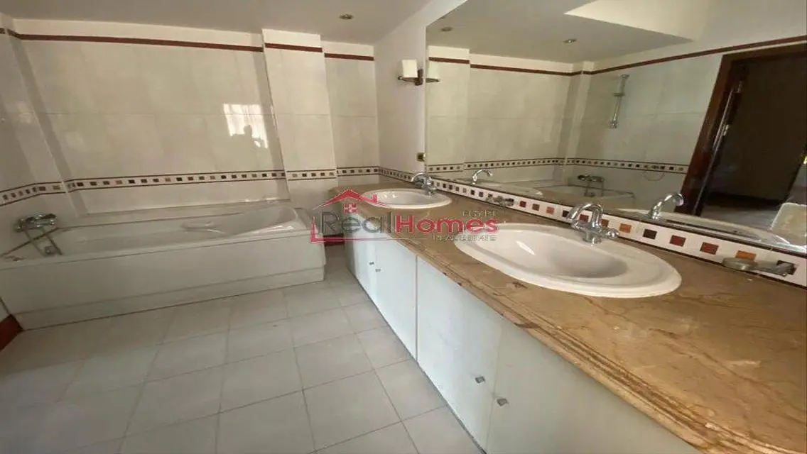 Bright high end finishing office for rent