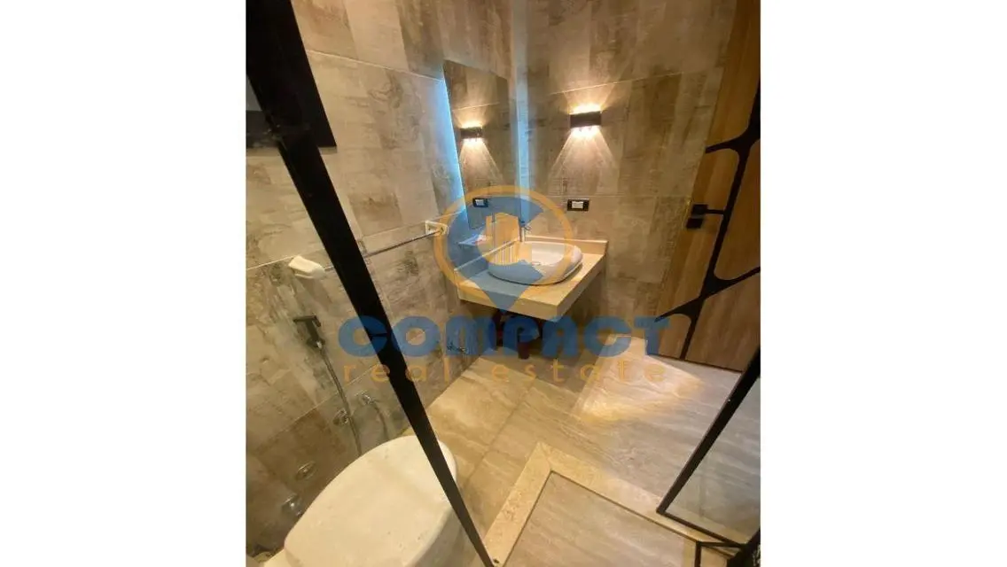 أرضي مرتفع جاردن ومدخل خاص تشطيبluxury لوكيشن رائع