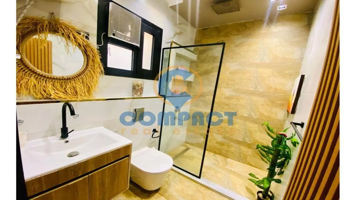 أرضي مرتفع جاردن ومدخل خاص تشطيبluxury لوكيشن رائع