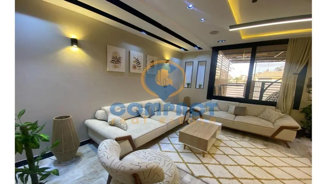 أرضي مرتفع جاردن ومدخل خاص تشطيبluxury لوكيشن رائع