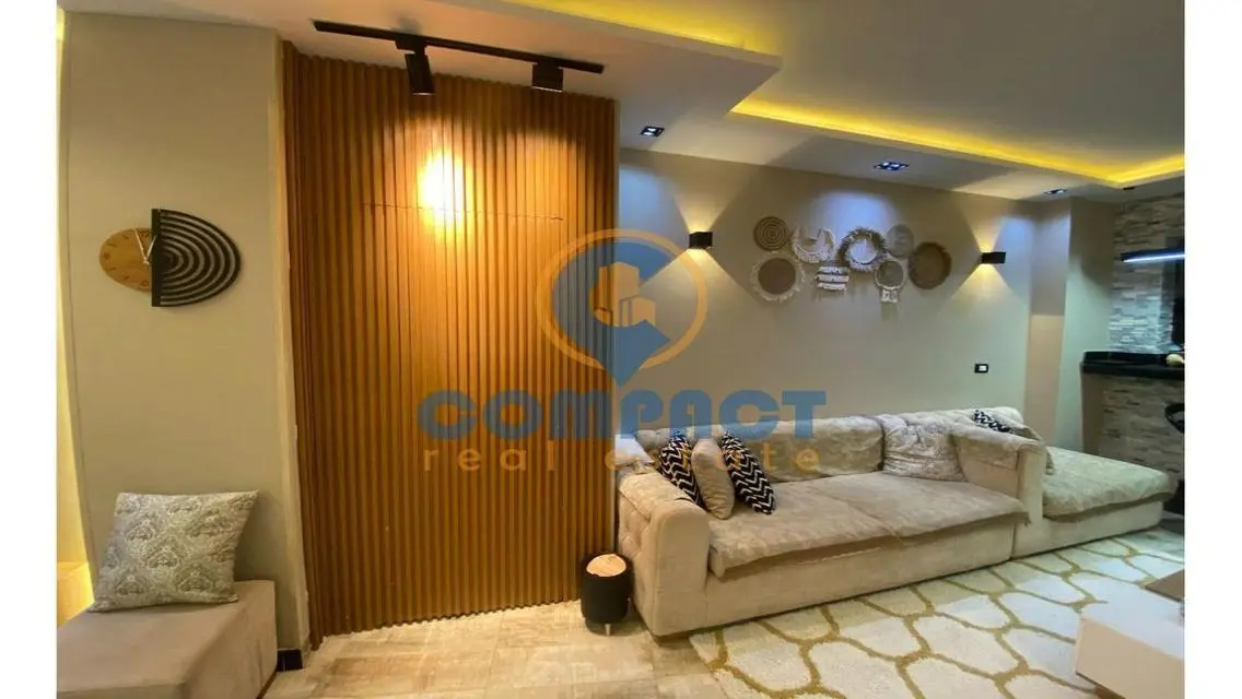 أرضي مرتفع جاردن ومدخل خاص تشطيبluxury لوكيشن رائع