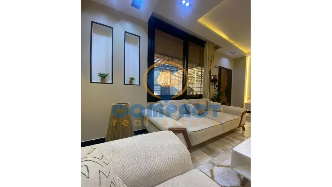 أرضي مرتفع جاردن ومدخل خاص تشطيبluxury لوكيشن رائع