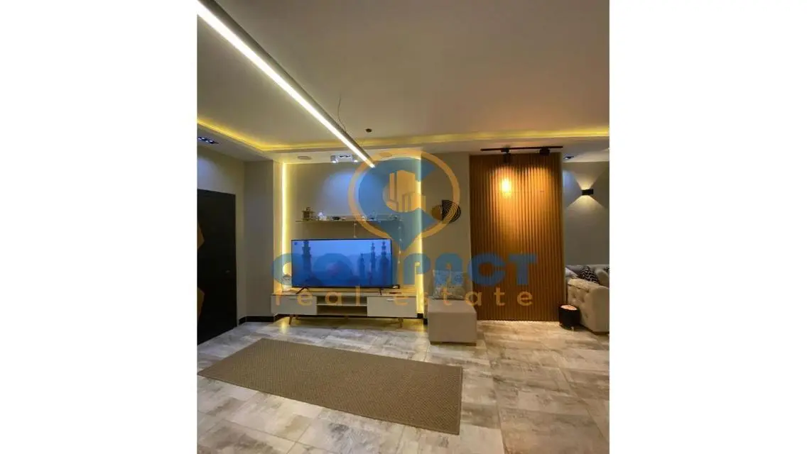 أرضي مرتفع جاردن ومدخل خاص تشطيبluxury لوكيشن رائع