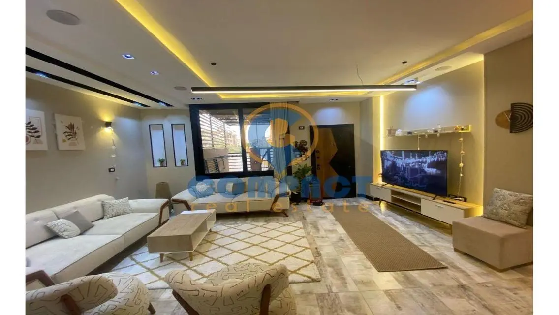 أرضي مرتفع جاردن ومدخل خاص تشطيبluxury لوكيشن رائع