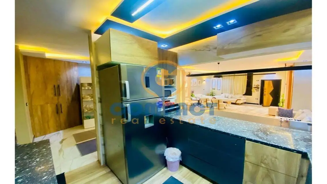 أرضي مرتفع جاردن ومدخل خاص تشطيبluxury لوكيشن رائع