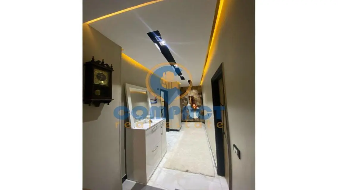 أرضي مرتفع جاردن ومدخل خاص تشطيبluxury لوكيشن رائع