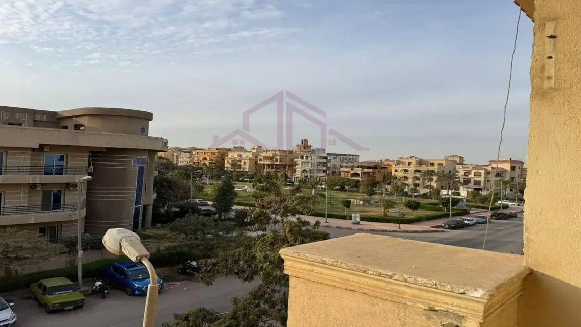 شقه للبيع تشطيب لوكس بالمطبخ فى جنوب الاكاديميه