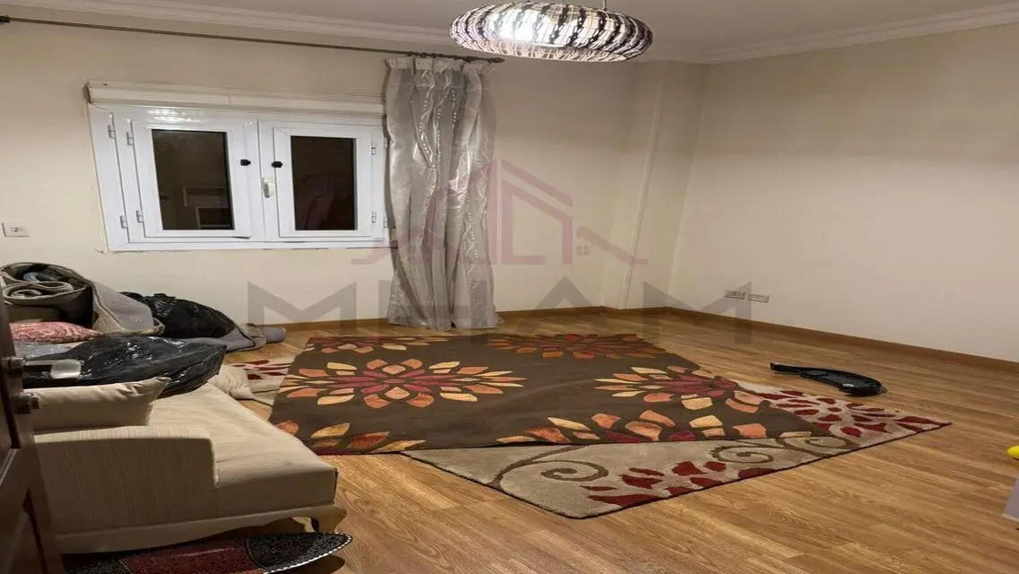 شقه للبيع تشطيب لوكس بالمطبخ فى جنوب الاكاديميه