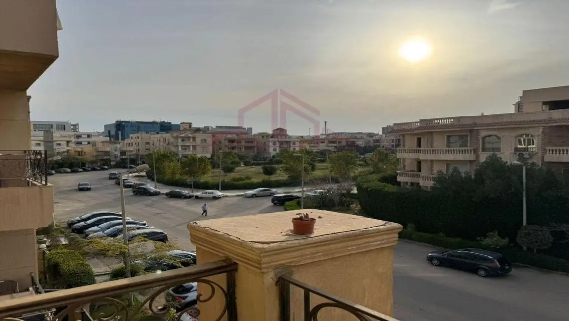 شقه للبيع تشطيب لوكس بالمطبخ فى جنوب الاكاديميه