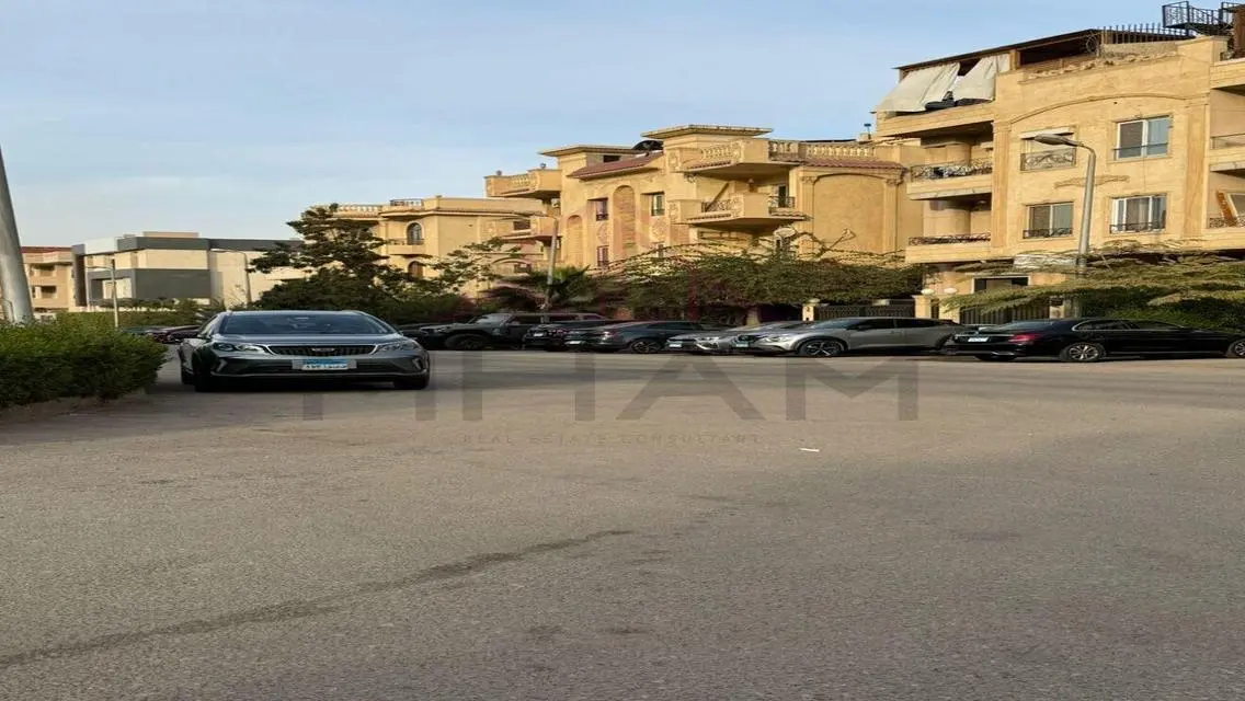 شقه للبيع تشطيب لوكس بالمطبخ فى جنوب الاكاديميه