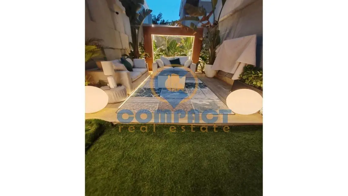 ارضى بحديقة ومدخل خاص فرشluxury لوكيشن وسعر مميز