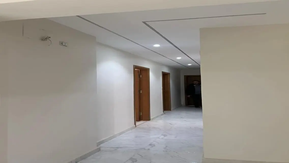 للايجار قانون بمدينتي  فى b1 تشطيب خاص بالمطبخ