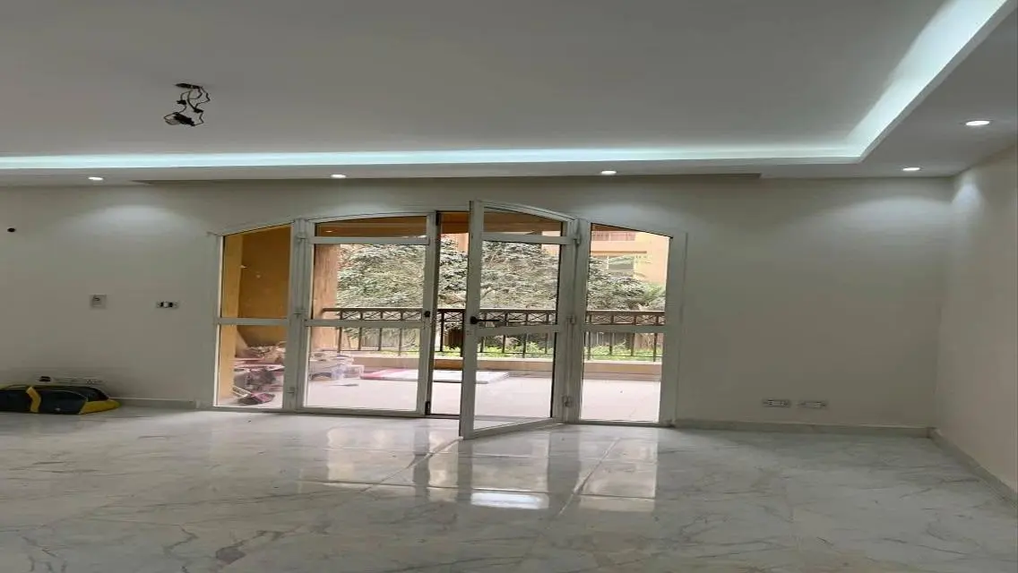 للايجار قانون بمدينتي  فى b1 تشطيب خاص بالمطبخ