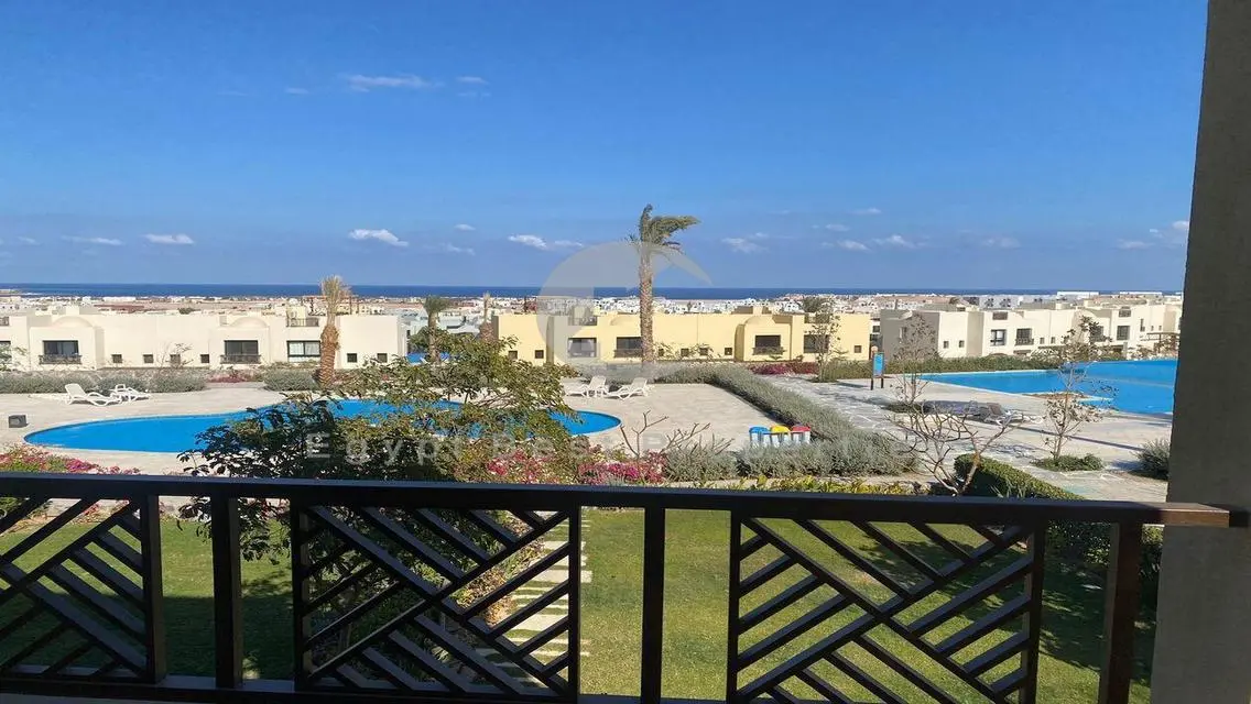 فيلا فاخرة كبيرة بإطلالة بحرية مباشرة  وبدون مقدم