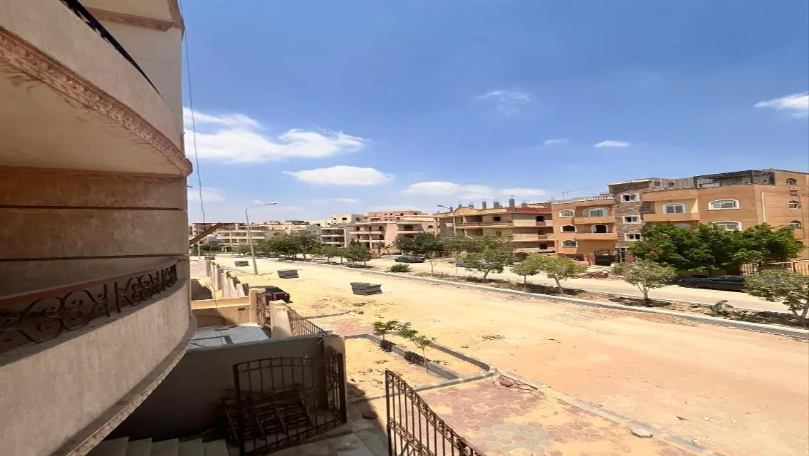 احسن مواصفات بافضل سعر ممكن 200م بفيلات الخامس