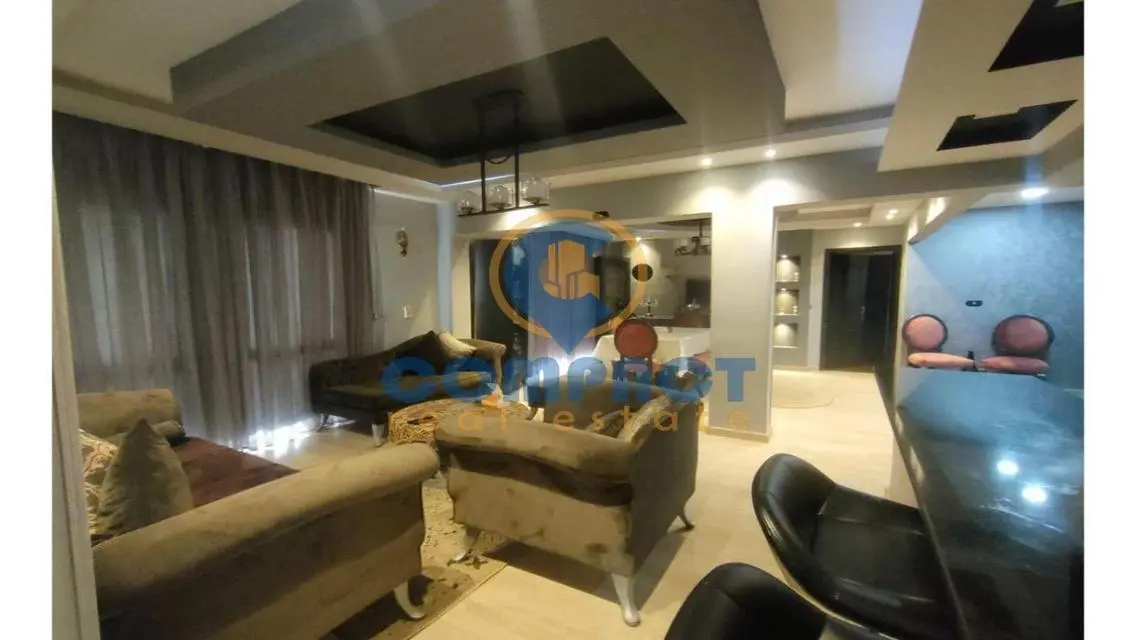 لوكيشن مميز وفيو رائع ع شارع رئيسي تشطيب luxury